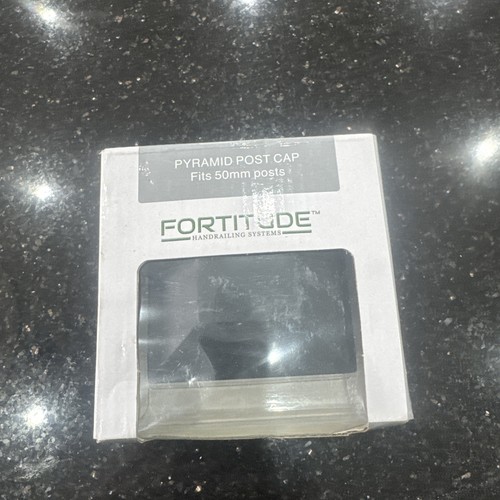 Pyramid square metal black - pyramid,