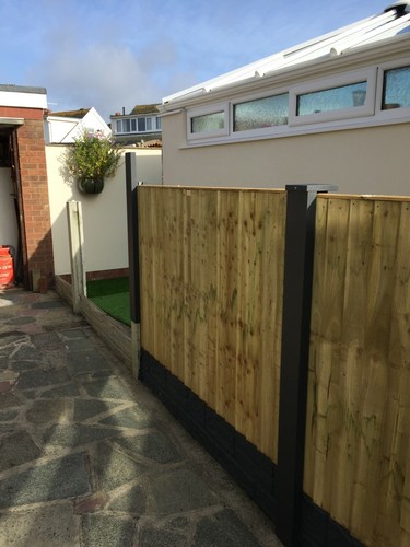 Shaped fence post one sided - h-shaped,
